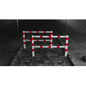 Access barriers | with triangular locking mechanism | swing-back | with top bar | hot-dip galvanized and white coatedwith red reflecting stripes | total width: 2500 mm